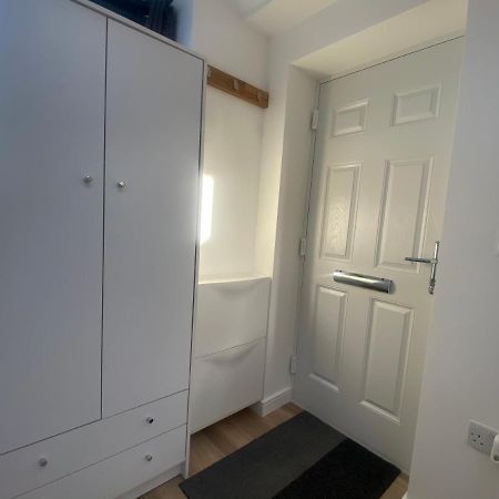Lovely And Modern Studio Apartment. Богемвуд Экстерьер фото