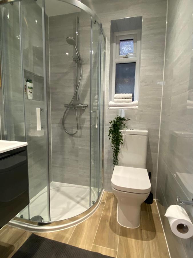 Lovely And Modern Studio Apartment. Богемвуд Экстерьер фото