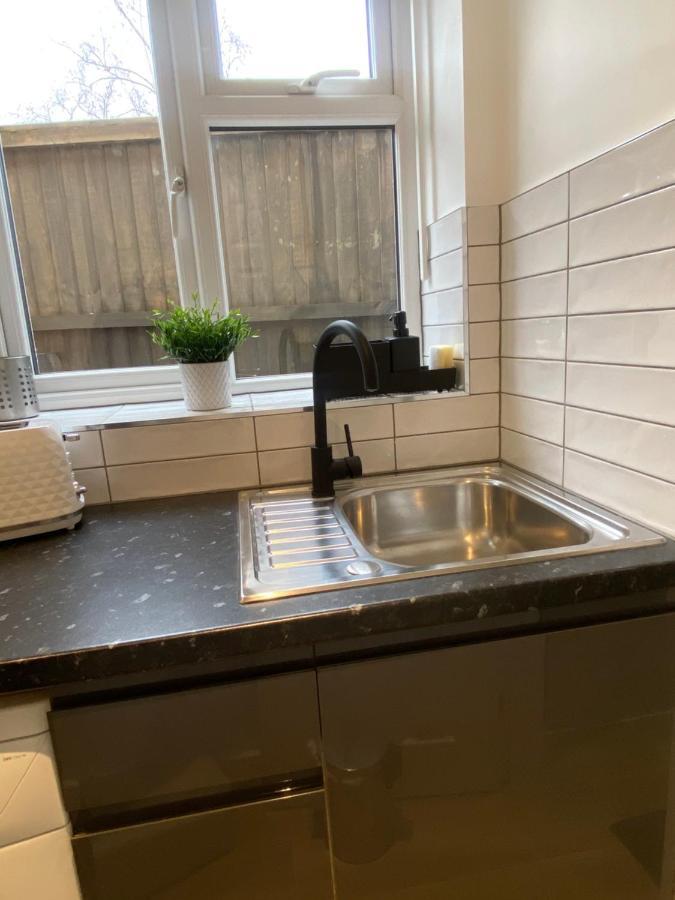 Lovely And Modern Studio Apartment. Богемвуд Экстерьер фото
