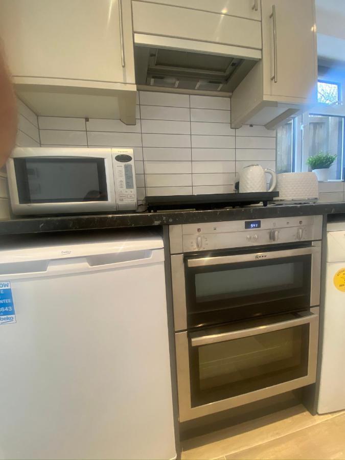 Lovely And Modern Studio Apartment. Богемвуд Экстерьер фото