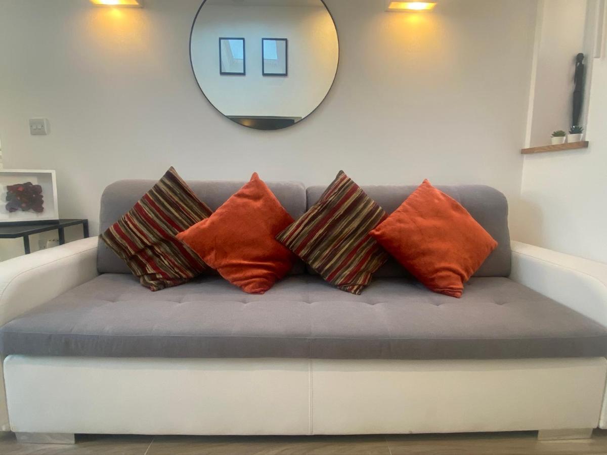 Lovely And Modern Studio Apartment. Богемвуд Экстерьер фото