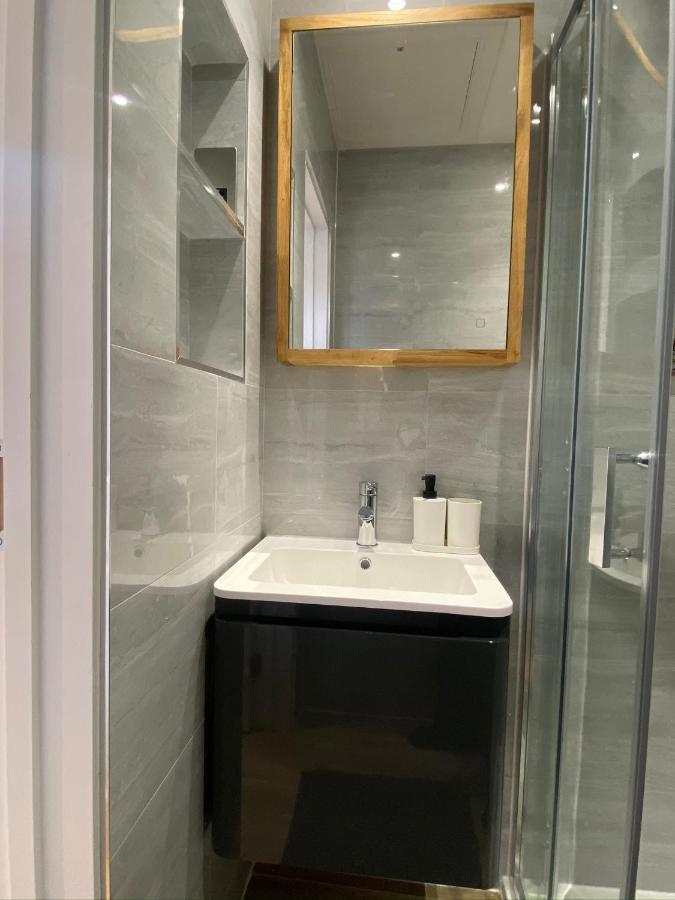 Lovely And Modern Studio Apartment. Богемвуд Экстерьер фото