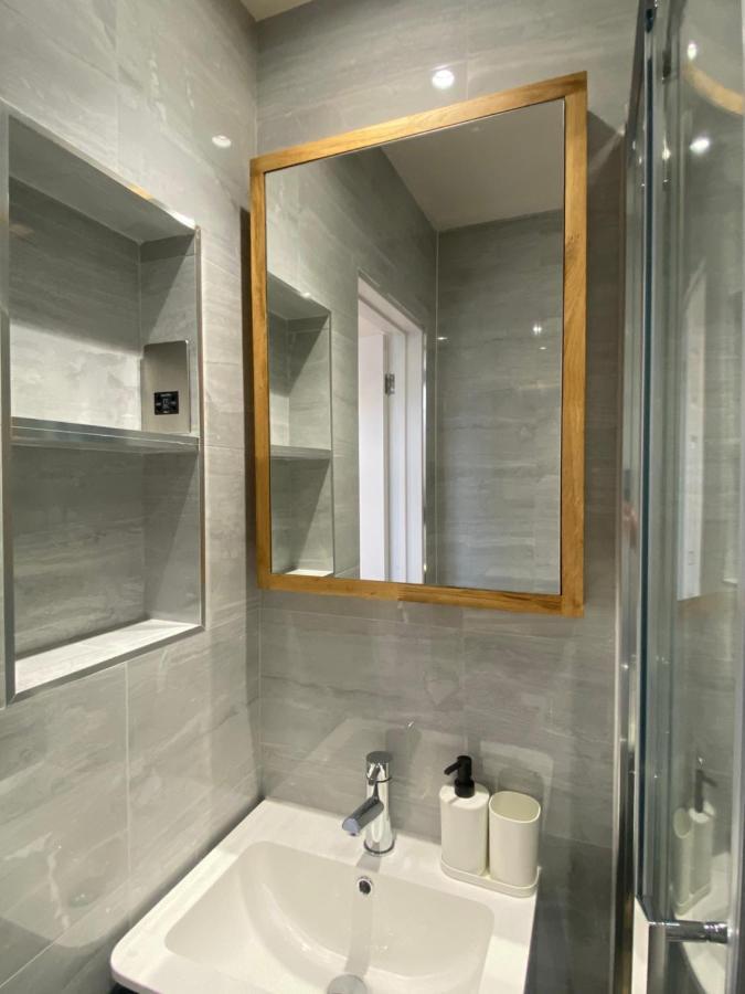 Lovely And Modern Studio Apartment. Богемвуд Экстерьер фото