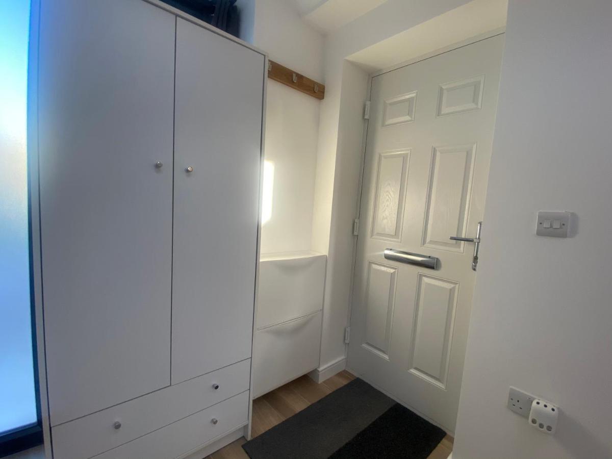 Lovely And Modern Studio Apartment. Богемвуд Экстерьер фото